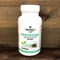 SHATAVARI CHURNA herbal powder Vagbhatta (Травяной порошок Шатавари чурна, Вагбхатта), 100 г.: У нас Вы можете купить SHATAVARI CHURNA herbal powder Vagbhatta (Травяной порошок Шатавари чурна, Вагбхатта), 100 г. по низкой цене, с доставкой по всей России. Артикул: 8906096941734 Наличие: Нет в наличии Производитель: Vagbhatta

ОПИСАНИЕ ТОВАРА Шатавари (Спаржа посевная) – растение, которое Аюрведа называет «имеющая сотню мужей». Если верить легендам, сила её воздействия так велика, что дает возможность женщине иметь сто мужей. Действительно, омолаживающий и тонизирующий эффект шатавари на женскую репродуктивную систему очень силён и подобен действию ашвагандхи на мужскую. Это растение – расаяна (источник преображения) для питты, крови и всего организма женщины. Наука объясняет целебные свойства шатавари высоким содержанием стероидных сапонинов (гликозидов), которые влияют на организм подобно гормонам. Благодаря этому эффекту нормализуется месячный цикл, происходит омоложение женской половой системы, повышается способность яйцеклеток к оплодотворению, увеличивается количество грудного молока. Усиливая превращение гормона эстрона (замедляющего обмен веществ) в эстрадиол (напротив, ускоряющий его), шатавари снижает риск появления раковых заболеваний, фибром и мастопатии, нормализует вес. Определённую пользу это растение приносит и мужскому организму, так как, препятствуя образованию дигидротестостерона, предупреждает разрастание предстательной железы. Кроме стероидных сапонинов шатавари содержит и непосредственно гормоны, в том числе тестостерон. Несмотря на то, что гормон этот «мужской», именно он повышает женское либидо, позволяя сполна насладиться своими желаниями и жизненной энергией. Показана шатавари к применению для женщин в постклимактерическом периоде, когда их собственная выработка эстрогена снижается почти вдвое, и для перенесших операцию по удалению матки. Положительно влияет на организм и такой элемент шатавари, как аспарагин. Он относится к группе алкалоидов и оказывает регулирующую функцию на центральную нервную систему, что позволяет телу достичь гармонии; также плавно снижает частоту сокращений сердца и кровяное давление. Проходя цикл превращений в теле человека, это вещество связывает токсичный аммиак, очищает кровь и печень. Биофлавоноиды, которыми богата шатавари, предупреждают разрушение клеточных мембран. Все это возвращает ослабленному организму жизненную энергию, поддерживает при малокровии (анемии), затянувшейся лихорадке. Согласно Аюрведе саттвичная природа шатавари развивает в женщине стремление к любви и преданности. НАЗНАЧЕНИЕ Климакс, гастрит, диарея, колебания менструального цикла, ослабленность организма после перенесенных операций, мышечные спазмы, снижение полового влечения, женское бесплодие, низкая способность яйцеклеток к оплодотворению, герпес, эрозия шейки матки, воспаление органов малого таза, эндометриоз, недостаточное количество грудного молока, болезненные месячные, нестабильный гормональный фон, обезвоживание, повышенная кислотность желудка, фибромиома, мастопатия, воспаление придатков, сперматогенез, геморрой, менопауза, послеродовое восстановление, афродизиак. АКТИВНЫЕ ИНГРЕДИЕНТЫ Шатавари (Asparagus racemosus). Считается лучшим тоником для женской репродуктивной системы, лечит многие связанные с ней болезни, даже считающиеся довольно серьезными. Сапонины, гормоноподобные вещества, содержащиеся в шатавари, очень похожи на те, что вырабатывает сам организм, благодаря чему и возникают многие чудодейственные свойства растения. Этот препарат хорошо сказывается на лактации, омолаживает, нормализует уровень гормонов и менструальный цикл, снимает спазмы, приводит в порядок работу ЖКТ, помогает забеременеть. Шатавари содержит такие активные вещества, как фитостеролы (они нормализуют работу гормональной и репродуктивной систем), сапонины (растительные аналоги гормонов), аспарагин (вещество, улучшающее работу сердца и сосудов, биофлавоноиды (природный антиоксидант). ИНСТРУКЦИЯ ПО ПРИМЕНЕНИЮ Употребляется шатавари дозами, рекомендованными специалистом по аюрведе. Дневная доза составляет от 3 до 10 г, разовая – не больше 3 г. Принимается чаще всего в виде молочного отвара порошка травы с добавлением мёда или нерафинированного сахара. Рецепт отвара с шатавари (рассчитывается в зависимости от веса; 45 кг соответствуют 250 мг, 150 кг – 1 г): порошок заливается стаканом воды (молока) и доводится до кипения. После пяти минут кипячения снимается с огня и охлаждается. Употребляется перед едой; сохраняет свежесть и полезные свойства в течение дня. Курс проходит в три этапа: двадцать дней прием, затем десятидневный перерыв, еще 20 дней прием, перерыв 10 дней, и еще 20 дней прием. В сочетании с молоком и шафраном шатавари прекрасно тонизирует организм, стимулирует работу женских половых органов. Аюрведический отвар с топлёным маслом и шатавари помогает восстановить упругость груди в послеродовый период. ПРОТИВОПОКАЗАНИЯ Высокий уровень амы (токсинов) в теле. СОСТАВ Шатавари (Asparagus racemosus) - 100%.   * мы стараемся предоставлять только актуальную информацию о продукции. Но иногда обновления могут появляться с задержкой. Дизайн упаковки может отличаться от представленного на сайте. ** не является лекарственным средством