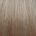 Color touch 10/6: КОЛОРТАЧ           10/6              РОЗОВАЯ КАРАМЕЛЬ
Профессиональная формула тонирующей краски Color Touch 10/6 с комплексом Экстраблеск – это тонирование волос с наслаждением! Кератин в составе Color Touch, похожий с кератином волоса, и натуральный воск ухаживают за волосами, являясь залогом получения яркого и насыщенного стойкого цвета.
*	Безопасный результат – без неприятных сюрпризов
*	Более 70 оттенков
*	Стойкость цвета – до 24 раз мытья волос
*	Профессиональная формула
*	Живые отенки и до 50% больше блеска благодаря комплексу Экстраблеск
*	Безаммиачная рецептура
ВОЗДЕЙСТВИЕ COLOR TOUCH
Немецкие технологи Велла Профессионал создали новую профессиональнаю формулу краски Color Touch с оригинальным комплексом БЛЕСК2ЦВЕТ, которая открывает ещё больше новых возможностей при колорировании волос и позволяет добиться действительно натурального результата и многогранного цвета.
Формула тонирующей краски Color Touch 10/6 не только выравнивает структуру волос, способствуя легкому закреплению красящих пигментов, но и добавляет до 57% более многогранного цвета. Усиливая блеск до 63% по сравнению с необработаными волосами.
Натуральный воск, входящий в состав красителя, гарантрует интенсивный уход за волосами, что также является необходимым условием сияющего и яркого результата тонирования и делает процедуру окрашивания наиболее щадящей для Ваших волос.
Кремообразная консистенция краски для волос позволяет легко и быстро наносить тонирующую смесь и обеспечивает её равномерное распределение на волосах. В результате чего, Ваши волосы приобретают оптимальный блеск и живой равномерный цвет. В том числе благодаря уникальной светоотражающей способности красящих пигментов тонирующей краски Color Touch.
Область применения
*	Переливающиеся, живые модные оттенки
*	Придают насыщенность и глубину натуральному цвету волос
*	Покрывающая способность до 50% (непигментированных волос)
*	Выравнивание цвета по длине волос и на концах (например, после завивки)
*	Пастельное тонирование для натуральных светлых и осветленных волос
Рекомендации по смешиванию
*	Всегда смешивайте Color Touch с эмульсией Color Touch.
*	Пропорция смешивания 1+2 (например, 30 мл крема и 60 мл эмульсии).
*	Препараты смешиваются в мисочке или в аппликаторе.
Нанесение
*	Обязательно используйте защитные перчатки.
*	Рекомендуем нанесение тонирующей смеси при помощи кисточки.
*	Для быстрого нанесения используйте аппликатор
Эксклюзивный профессиональный продукт.