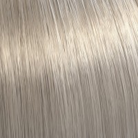 Иллюмина колор краска для волос 10/81 60мл: Окрашивание краской Иллюмина колор  дарит волосам не только естественный, сияющий и мягкий цвет, но и защиту структуры волос. Кроме того, волосы после окрашивания выглядят очень ухоженными и возникает потрясающий эффект ламинирования волос. Благодаря запатентованной формуле, лучи света могут проникать глубоко внутрь волоса и создавать зеркальный блеск и переливы при любом освещении!
10/81 яркий блонд жемчужно-пепельный
Применение: Смешивать с оксидом в пропорции 1:1. Если необходимо осветлить волосы на 3 тона, то смешивать с окидом 12%, если на 2 тона, то с оксидом 9%, а для осветления на 1 тон, закрашивания седины, окрашивания тон в тон или темнее смешивать с оксидом 6%. Если количество седых волос менее 70%, то можно просто окрашивать волосы выбранным цветом, если количество седых волос более 70% - необходимо смешать выбранный цвет с базовым в соотношении 1:1. Выдерживать на волосах 30-40 минут.