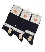 Мужские носки Pier Lotti 007: Производитель: Турция
Материал: 98% бамбук, 2% эластан
Цвет: Черный

Носки с запахом парфюма. Цена указана за упаковку. В упаковке 3 пары.
