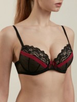 Бюстгальтер FLIRT TB1169: Торговая марка: Conte Lingerie_x000D_
_x000D_
Изящное, выразительное и немного провокационное белье Flirt создано из романтичного цветочного кружева и сетчатого полотна в мелкий горошек. В качестве декора используются тонкие ленты из эластичной органзы и воздушные бантики, которые подчеркивают торжественность серии и создают кокетливый образ.
• push-up
• формованная чашка
• на каркасах
• цветочное кружево и сетчатое полотно в мелкий горошек
• декор из эластичной органзы и воздушного бантика
• бретели, отстегивающиеся по спинке для перестегивания крест-накрест
• дополнительный объем для чувственного образа
• изящное, выразительное и немного провокационное белье.
Состав: полиамид 59%, полиэстер 29%, эластан 12%