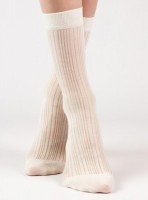 4005SLWW Женские носки: Цвет: 4005SLWW
INDEFINI

Описание:
 Женские носки (Арт.4005SLWW) от торговой марки Индефини. Женские теплые высокие носки белого цвета изготовлены из смеси материалов для максимального комфорта. Они содержат овечью шерсть для тепла и мягкости, нейлон и акрил для прочности и эластичности, а также вискозу для дополнительной мягкости. Эти носки идеально подходят для холодной погоды и обеспечат ногам тепло и комфорт на протяжении всего дня. Состав: 2,8% Овечья шерсть 34,7% Нейлон 36,2% Акрил 21,4% Вискоза 4,9% Эластан