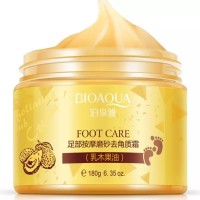 Отшелушивающий крем для ног Bioaqua Shea Butter Foot Massage Scrub Exfoliating Cream 180g: Цвет: https://www.kosmetichca.ru/product/otshelushivayushchiy-krem-dlya-nog-bioaqua-shea-butter-foot-massage-scrub-exfoliating-cream-180g/
Отшелушивающий крем для ног БиоАква — эффективное средство для борьбы с огрубевшей кожей, сухостью стоп. Средство содержит масла авокадо и ши, которые напитывают кожу влагой, а также масло чайного дерева, обладающее антисептическим эффектом. Результат применения крема — мягкая, нежная кожа стоп, увлажненная и напитанная полезными веществами. Крем BioAqua для ног, как и остальная продукция бренда, вдохновлен самой природой. Для своей косметики китайский производитель отбирает исключительно качественное сырье, произрастающее в экологически чистых районах. Тщательно проверенные и сбалансированные формулы работают и показывают результат с первого же применения. Крем с отшелушивающим эффектом будет полезен, если вы хотите: Как можно быстрее восстановить кожу ног после отпуска, когда вам приходилось много времени бывать на солнце босиком. Горячий песок сушит кожу, делает ее грубее. Крем удалит отмершие частички кожи, позволив живым клеткам получать питание и уход. Напитать и увлажнить эпидермис . Входящие в состав средства активные компоненты наполнят кожу сиянием, восполнят дефицит микроэлементов и витаминов. Избавиться от загрубевшей кожи , подготовить стопы к ухаживающим процедурам. Крем с отшелушивающим эффектом просто незаменим в качестве средства подготовки к педикюру: он размягчит кожу, сделав ее более податливой для дальнейшей обработки. Крем используют на сухой коже: небольшое его количество распределяют по стопе и массируют, дожидаясь появления небольших комков. После этого средство следует удалить теплой водой. Наилучшего эффекта можно добиться, если после удаления отмершей кожи нанести на стопы питательный крем и надеть специальные хлопковые носочки. Проводить такую процедуру следует перед сном: утром ваши ножки будут чувствовать себя и выглядеть просто отлично. Применение активных растительных компонентов, подаренных природой, позволяет бренду БиоАква создавать эффективные формулы. Крем с отшелушивающим эффектом — хороший тому пример. Уже после первого использования кожа становится более нежной, увлажненной, красивой. Ухаживайте за ступнями регулярно, и они будут выглядеть отлично. Здоровая кожа на ногах — важная часть вашего образа, поэтому выбирайте для красоты только эффективные и безопасные составы, такие как делает китайский бренд БиоАква