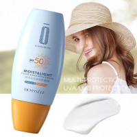 Солнцезащитный крем Demyself Sunscreen Whitening Sun Cream SPF50+, PA+++ 30гр: Цвет: https://www.kosmetichca.ru/product/solntsezashchitnyy-krem-demyself-sunscreen-whitening-sun-cream-spf50-pa-30gr/
Солнцезащитный крем предназначен для использования каждый день. Обеспечивает блокировку как UVA, так и UVB лучей. Одновременная защита от УФ-лучей солнца в течения дня и поддержание увлажнения кожи без чувства липкости. SPF50+, PA+++. Кратко о товаре: Солнцезащитные действия Защита от солнца Крем увлажняющий Защита от пигментации на коже Разглаживает морщины Выравнивает тон кожи Крем от солнца Против солнечных ожогов Увлажняющий крем