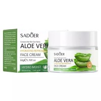 Освежающий и увлажняющий крем для лица с алое вера SADOER Aloe Vera Hydrating Fresh Face Cream 50g: Цвет: https://www.kosmetichca.ru/product/osvezhayushchiy-i-uvlazhnyayushchiy-krem-dlya-litsa-s-aloe-vera-sadoer-aloe-vera-hydrating-fresh-face-cream-50g/
Увлажняющий и освежающий крем-гель с легкой текстурой на 92% состоит из алоэ вера - вещества, обладающего способностью стимулировать регенерацию тканей, насыщать клетки эпидермиса влагой. Средство подходит для всех типов кожи, может применяться как база под макияж, так как оказывает матирующее действие. Благодаря большой концентрации активного компонента средство преображает кожу после первого же применения, напитывая ее влагой и делая гладкой, бархатистой. Крем-гель хорошо подходит и обладательницам жирной кожи, и тем, кто борется с сухостью или первыми морщинками. Средство не оставляет ощущения липкости, быстро впитывается, позволяя сразу же наносить макияж. Способ применения: Нанесите небольшое количество средства на лицо и шею, распределите мягкими массирующими движениями, дайте впитаться. После этого можно приступать к нанесению макияжа. Средство идеально в сочетании с пенкой для умывания, сывороткой для лица, кремом для глаз Bioaqua из той же серии Aloe Vera.