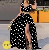 Платье: https://vk.com/vivamodasad?w=wall-178248951_55335
Размера 48 50 52 54 56 58