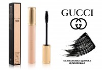 Тушь для ресниц Gucci L’Obscur 6,5ml: Цвет: https://www.kosmetichca.ru/product/tush-dlya-resnits-gucci-l-obscur-6-5ml/
Универсальный насыщенный черный оттенок туши Gucci's L'Obscur воплощает очарование и таинственность, заключенные в названии продукта. Тушь в изысканной фирменной упаковке с уникальной щеточкой имеет обволакивающую ресницы формулу для достижения великолепного результата. Тушь L'Obscur была создана для тех, кто не боится подчеркнуть свою индивидуальность и создать собственный образ: классический или смелый, сдержанный или в стиле панк. Насыщенная кремовая текстура создает объем, подкручивая и поднимая ресницы. Стойкая формула придает ресницам длину и выразительность. ● Насыщенная кремовая текстура обволакивает ресницы, создавая покрытие без смазывания и осыпания стойкостью до 12 часов ● Наслаиваемая формула утолщает ресницы и придает объем без образования комочков ● Покрывает ресницы от корней до кончиков для оптимальной длины ● Подкручивает и поднимает ресницы, подчеркивая и разделяя их ● Гибкая щеточка из эластомера может быть расположена горизонтально или вертикально. Тонкий кончик предназначен для прокрашивания самых коротких ресниц в уголке глазе и на нижнем веке. Мягкая щеточка разделяет ресницы от самых корней, создавая выразительный эффект. Смывается теплой водой комочками, не размазывается! Не осыпается и не течет под дождем! Не требует смывки спецсредствами, только горячая вода, снимается чулком. Способ применения: Тушь для ресниц следует наносить аккуратными зигзагообразными движениями по направлению роста ресниц, вытягивая их к внешнему уголку глаза для создания формы, напоминающей крылья бабочки. Чтобы добиться ещё более объёмного эффекта, рекомендуется нанести тушь в два слоя.