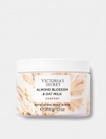 Скраб для тела Victoria's Secret Almond Blossom & Oat Milk 368g: Цвет: https://www.kosmetichca.ru/product/skrab-dlya-tela-victoria-s-secret-almond-blossom-oat-milk-368g/
Скраб бежевый с экстрактом миндаля и овсяного молока.Глубокая очистка и увлажнение кожи.Подходит для ежедневного использованияЛайфхак по применению:Необходимо очищающий скраб нанести на кожу и мягко помассировать, для полной пропитки кожи - чтобы активировать нежное пенообразующее действие. Через 10-15 минуток смойте пенку и вы получите чистую, безупречно гладкую кожу.