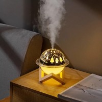 Увлажнитель воздуха-ночник Projector Humidifier: Цвет: https://www.kosmetichca.ru/product/uvlazhnitel-vozdukha-nochnik-projector-humidifier/
Увлажнитель воздуха отличное решение для поддержания комфортного уровня влажности воздуха в доме. Он настолько компактный, что его можно брать с собой. Такой увлажнитель-ночник не только увлажнит воздух, но и развлечёт детей с помощью своей 3D-подсветки. Луна держится на лёгкой деревянной подставке, что создаёт эффект парящей конструкции. Такой аромадиффузор отлично подойдёт для взрослых и детей. Преимущество данного увлажнителя-это правильно увлажнённый воздух, благоприятное влияние на кожу и волосы, профилактика ринита, а также комфортная среда для домашних растений. Настольный увлажнитель с функцией ночника станет необычным подарком для любого. Собственное звёздное небо или подводный мир у вас дома. Ночник полностью безопасен, а также отлично подойдёт для фотоссесии.