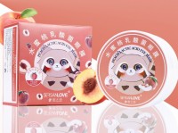 Гидрогелевые патчи для глаз с экстрактом персика SersanLove Peach Lactic Acid Eye Mask 60шт: Цвет: https://www.kosmetichca.ru/product/gidrogelevye-patchi-dlya-glaz-s-ekstraktom-persika-sersanlove-peach-lactic-acid-eye-mask-60sht/
Увлажнение -Отбеливающий эффект У патчей есть несколько особенностей, которые отличают их они глубоко увлажняют и питают кожу насыщают эпидермис витаминами и восполняют водно-солевой баланс насыщают эпидермис витаминами и восполняют водно-солевой баланс; защищают от ультрафиолетового излучения; разглаживают морщинки; повышают эластичность и упругость кожи делают эпителий более мягким, упругим и подтянутым; имеют высокую концентрацию сыворотки отбеливают и защищают от появления пигментации на коже.