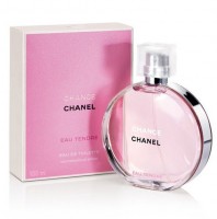 Chanel Chance Eau Tendre, Edt, 100 ml: Цвет: https://www.kosmetichca.ru/product/5118/
Chance Eau Tendre Chanel - новый женский аромат от парфюмера Jacques Polge, выпущенный брендом Chanel в 2010 году. Chance Eau Tendre относят к группе цветочных фруктовых ароматов. Духи имеют отличную композицию, в которой верхние ноты представлены ароматами грейпфрута и айвы. В сердце композиции Jacques Polge заложил ноты жасмина и гиацинта. В базе духов находятся ноты чувственного мускуса, утонченного ириса, Виргинского кедра и амбры. Попробовав это аромат в первый раз, Вы влюбитесь в него, ведь он имеет очень нежный изысканный шлейф и кардинально отличается от других шедевров фирмы Chanel.