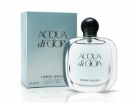 Giorgio Armani Acqua di Gioia, Edp, 100 ml: Цвет: https://www.kosmetichca.ru/product/5101/
Giorgio Armani Acqua di Gioia («Джорджио Армани. Аква ди Джиойа») – аромат для женщин, который наполнен благоуханием моря, его свежестью и лаской. Эта парфюмерная композиция вышла в свет сравнительно недавно, в 2010 году и стала одной из ярчайших новинок года.Aромат Acqua Di Gioia от Giorgio Armani – воплощение восторга и грации, неподдельной радости быть самой собой. Волнующая композиция, наполненная энергией океанического бриза, свежестью зелени и цветов, вдохновляет и дарит наслаждение от единения с природой. Несмотря на многогранность, чувственный аромат парфюмерной воды Acqua Di Gioia удивляет мягкостью и приятным, расслабляющим шлейфом. Композиция открывается искрящимися брызгами итальянского лимона «Limone Primo Fiore Femminello» и прохладой толченой мяты, плавно переходя в цветочную сладость пиона с неожиданной свежестью водного жасмином. В завершении звучат водные ноты с насыщенным ароматом кедра, чувственного коричневого сахара и лабданума, оставляющего за собой теплый карамельный шлейф.Стойкость - 6 часов.