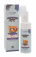 Пенка для умывания с щеточкой с экстрактом черники SersanLove Blueberry Cleanser 150 мл: Цвет: https://www.kosmetichca.ru/product/penka-dlya-umyvaniya-s-shchetochkoy-s-ekstraktom-cherniki-sersanlove-blueberry-cleanser-150-ml/
Увлажняющая-очищающая пенка обеспечивает создание мощного защитного барьера кожи, защищая ее от внешних факторов, вызывающих сухость, раздражение и признаки старения. Экстракт черники в сочетании с гиалуроновой кислотой успокаивает, укрепляет и восстанавливает кожу.