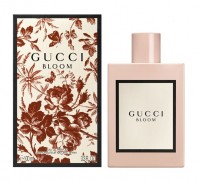 Bloom Gucci, Edp, 100 ml: Цвет: https://www.kosmetichca.ru/product/4978/
Необычная цветочная композиция Gucci Bloom подобна осовремененным «бабушкиным» цветастым, с рюшами и оборочками, платьям, извлеченным из сундука. Такой эффект достигнут парфюмером Alberto Morillas в содружестве с креативным директором компании Alessandro Michele, который добился небывалого успеха именно показами коллекций в ретро-инновационном стиле. Его пристрастие к цветочным принтам и ручной вышивке органично слилось со стилем и духом роскоши бренда, благодаря чему модный Дом вышел на новый уровень развития.Аромат Gucci Gucci Bloom, символизирующий знаковый поворот в креативной политике бренда, строится вокруг роскошного цветочного букета, окаймленного экзотическими, меняющимися во времени, оттенками благоухания цветов рангунской лианы (квисквалиса) с фруктовыми переливами и едва уловимыми акцентами кокоса.