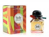 Twilly D'Hermes, Edp, 85 ml: Цвет: https://www.kosmetichca.ru/product/4964/
Аромат для девушек Hermès, дерзость пикантного имбиря, пронизанная волнующими аккордами туберозы. Парфюмерная вода с цветочным ароматом в сочетании с пряными ориентальными нотами."Создавая Twilly d’Hermès, я вдохновлялась образом современных девушек, их стилем жизни. Свободные, смелые, стильные, лукавые и своенравные, они непредсказуемы. Они идут навстречу любому течению, задавая свой, невиданный доселе ритм". Кристин НажельTwilly d'Hermès сплетает нити тайного союза между современными девушками и Hermès. Преображение трех субстанций – имбиря, туберозы и сандала – порождает нечто жгуче-пикантное, волнующе-привлекательное и откровенно-эротическое. Шелковая нить, вручную завязанная на горлышке флакона, акцентирует свойственный этому союзу игривый дух.