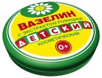 ФК /3102/ Вазелин Детский "Смягчение и защита" с экст. Ромашки (80): Цвет: https://www.brigplus.ru/catalog/katalog_po_proizvoditelyam/fitocosmetic_fitokosmetik/fk_3102_vazelin_detskiy_smyagchenie_i_zashchita_s_ekst_romashki_80/
Способ применения: Применяют вазелин и для обветренной сухой кожи губ, особенно в зимний период или при воздействии ветра.
Эффективное и безопасное средство ухода за нежной детской кожей. Защищает кожу от потери влаги, предотвращает сухость и растрескивание кожи, защищает от агрессивного воздействия окружающей среды. Экстракт ромашки обладает антисептическими и противовоспалительными свойствами, снимает воспаление и шелушение, успокаивает кожу.