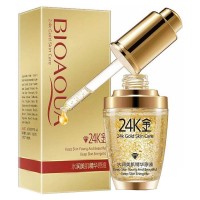 Сыворотка для лица Bioaqua 24K Gold Skin Care 30 ml: Цвет: https://www.kosmetichca.ru/product/syvorotka-dlya-litsa-bioaqua-24k-gold-skin-care-30-ml/
Сыворотка для лица с частицами 24к золота и гиалуроновой кислотой BioAqua 24k gold не оставит равнодушными женщин, активно борющихся с возрастными изменениями. Сыворотка прекрасно обновляет клетки кожи, запуская внутренние процессы регенерации. После регулярного применения кожа выглядит молодой и здоровой. Исчезают мелкие морщины, а глубокие разглаживаются. Кожа становится упругой, нежной и подтянутой. Преимущества сыворотки для лица BioAqua 24k gold: Действие 2 в 1 . Благодаря наноактивному экстракту золота 24к и гиалуроной кислоте, входящей в состав сыворотки, она оказывает двойное воздействие на вашу кожу: хорошо увлажняет ее и омолаживает. Уникальный состав . Действие всех компонентов сыворотки направлено на комплексное воздействие на кожу. Полиненасыщенные кислоты, витамины, протеины, микроэлементы, пчелиное молочко, «золотой коктейль» и гиалуроновая кислота увлажняют, питают, подтягивают и делают вашу кожу сияющей, молодой и упругой. Удобство в применении . Для нанесения сыворотки достаточно пары минут, поэтому питание кожи занимает минимум времени. Удобнее всего это делать вечером, перед сном, или утром, сразу после умывания и тонизирования кожи. С 25 лет в организме женщины начинаются процессы увядания и старения кожи. Поэтому, чем раньше вы начнете борьбу с возрастными изменениями, тем дольше ваша кожа будет оставаться молодой. Благодаря наноактивному золоту 24к, входящему в состав сыворотки, все полезные витамины и микроэлементы быстро доставляются строго по назначению и поглощаются клетками кожи даже на самых глубоких уровнях. Гиалуроновая кислота действует, как магнит для молекул воды, с невероятной силой притягивая их к себе и удерживая длительное время. А ее концентрация в данном продукте в десяток раз превышает содержание в обычном уходом креме! Сыворотка прекрасно питает кожу, устраняет вялость, дряблость и морщины. После курса применения сыворотки ваша кожа опять молодая и сияет здоровьем. Способ применения: распределите пару капель сыворотки между ладоней. Нанесите на область морщин легкими хлопками и вбиваниями. Затем несколько раз прижмите ладони ко всей поверхности лица до полного впитывания. Не втирайте с усилием, это может привести к растягиванию кожи. Применяйте в течение 3 месяцев. После 1 месяца перерыва повторите курс.