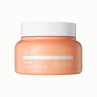 Увлажняющий крем для тела с вазелином Veze Vaseline Moisturizing Cream 250 g: Цвет: https://www.kosmetichca.ru/product/uvlazhnyayushchiy-krem-dlya-tela-s-vazelinom-veze-vaseline-moisturizing-cream-250-g/
Крем с вазелином для SOS-восстановления — универсальное средство для увлажнения и питания кожи. Крем с тающей текстурой быстро впитывается, насыщает эпидермис влагой и питательными веществами. Средство хорошо подходит для быстрого заживления трещин в коже из-за обезвоживания. Насыщенная активными компонентами формула крема с вазелином работает быстро и эффективно. Продукт не содержит минеральных масел, он некомедогенный, поэтому может использоваться даже на чувствительной и склонной к образованию черных точек коже. К достоинствам крема с вазелином для SOS-восстановления следует отнести такие его качества: Моментальное впитывание. Несмотря на довольно жирную текстуру, крем быстро впитывается и не оставляет следов на коже. Вы почувствуете, как ваша кожа приобретает бархатистость, упругость. Универсальность и все-сезонность. Летом и весной крем поможет вам бороться с потерей влаги, осенью и зимой, когда повсюду работают отопительные приборы, защитит от дефицита воды в клетках и поддержит нормальный ее уровень. Состав: вода, глицерин, вазелин, цетеариловый спирт, минеральное масло, глицерилстеарат, линдау, полимер-20, стеариновую кислоту, феноксиэтанол, сложный эфир парабена, аллантоин, полиакриламид. Способ применения: на очищенную кожу нанести необходимое количество крема массирующими движениями до полного впитывания. Объём: 250 гр.