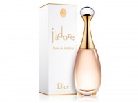 Dior Jadore Eau de Toilette, Edt, 75 ml: Цвет: https://www.kosmetichca.ru/product/5032/
В 1999 году парфюмер Calice Becker придумывает для Dior J'adore. Этот женский цветочный фруктовый аромат несет в себе нежность жасмина, пряность кедра, сладость ванили и провокационную кислинку фруктовых нот. J'adore щедро отдает себя в холода, в сочетании с морозным воздухом получается волшебный шлейф согревающего тепла. Такой аромат способен растопить даже сердце Снежной королевы. Аромат для жизни и счастья. Ноты: магнолия, дыня, персик, груша, бергамот и мандарин, мексиканская тубероза, слива, фиалка, орхидея, фрезия, жасмин, ландыш и роза из Непала, мускус, ваниль, техасский кедр и ежевика