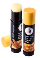 Бальзам для губ Дикий мед 6г: Цвет: https://zarstvo.ru/naturalnyy-balzam-dlya-gub-dikiy-med-6g/
ДИКИЙ МЕД – это ароматный медовый бальзам с ноткой корицы, который обеспечит коже губ интенсивное питание. Натуральный мед в составе этого чудесного бальзама обладает увлажняющим свойством и насыщает кожу губ витаминами. Натуральные масла абрикоса, виноградных косточек и экстракт корня солодки заживляют и разглаживают губы, а приятный теплый аромат дикого меда с корицей заряжает энергией в любую погоду. В основе натуральных бальзамов для губ: Пчелиный воск – уникальное биологически активное вещество с антибактериальными и противовоспалительными свойствами. Эффективно заживляет повреждения, питает и защищает кожу от вредных воздействий окружающей среды, замедляет процессы старения; богат витамином А. Персиковое масло идеально подходит для ухода за нежной и чувствительной кожей губ. Оно снимает воспаления, питает, заживляет и способствует регенерации кожи. Масло ши с древних времен использовали жители африканского континента для защиты от южного солнца, сохранения молодости и упругости кожи. Масло превосходно смягчает и разглаживает кожу губ, обладает антисептическими свойствами и защищает от УФ-лучей. Кокосовое масло – самое популярное косметическое средство в жарких странах. Оно не только защищает от агрессивных воздействий окружающей среды, но и эффективно увлажняет кожу губ, придает ей бархатистость, устраняет раздражение и шелушение. СОСТАВ: масло персика, воск пчелиный, масла кокоса, ши, абрикоса, виноградных косточек; канделильский воск, экстракт корня солодки, натуральный мед, эфирные масла лимона, корицы, сандала; витамин Е.