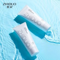 Увлажняющее и очищающее молочко для лица ZHIDUO 60 g: Цвет: https://www.kosmetichca.ru/product/uvlazhnyayushchee-i-ochishchayushchee-molochko-dlya-litsa-zhiduo-60-g/
Очищающее молочко для лица разработано для ухода за сухой и чувствительной кожей. В состав формулы входят смягчающие компоненты, которые бережно удаляют косметические средства с кожи лица и глаз, питают кожу, оставляя ощущения нежности и комфорта. Мгновенный эффект: кожа мягкая и увлажненная. После использования день за днем кожа становится нежной, более мягкой и красивой. Способ применения Рекомендуется наносить утром и вечером на сухую кожу при помощи ватного диска.