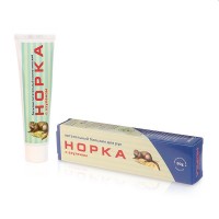 Норка бальзам для рук питательный с азуленом, 50 г: Цвет: https://fitosila.ru/product/norka-balzam-dla-ruk-pitatelnyj-s-azulenom-50-g
Питательный бальзам для рук "Норка" с азуленом – уникальное косметическое средство, обладающее выраженным заживляющим эффектом, восстанавливающими и защитными свойствами, препятствующими агрессивному воздействию внешней среды. Бальзам содержит два мощных природных компонента – норковый жир и азулен.
Норковый жир – широко известное лечебное и косметическое средство, оказывающее на кожу благоприятное воздействие. Норковый жир восстанавливает гидролипидный барьер кожи, улучшает обмен веществ, разглаживает морщины, стимулирует местное кровообращение, обеспечивает коже эластичность и высокую степень защиты от негативных внешних факторов.