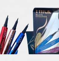 Подводка-фломастер для глаз ABZ Quick Dry Eyeliner 1 шт.: Цвет: https://www.kosmetichca.ru/product/podvodka-flomaster-dlya-glaz-abz-quick-dry-eyeliner-1-sht/
Благодаря упругой плотной кисточке, подводка-фломастер позволяет без особых усилий создавать идеальные графичные стрелки. Кремовая текстура не пересушивает нежную кожу век, а водостойкая основа не даст лайнеру размазаться в течение дня. Острый кончик аппликатора позволит сверхточно и плавно украсить макияж безупречными стрелками, а насыщенный чёрный цвет подводки подчеркнёт глубину вашего взгляда. Подходит для чувствительных глаз. Способ применения: только для наружного применения. После каждого использования плотно закрывать крышку тубы.