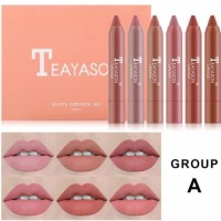 Набор матовых помад для губ TEAYASON MATTE LIPSTICK SET 6ШТ (A): Цвет: https://www.kosmetichca.ru/product/nabor-matovykh-pomad-dlya-gub-teayason-matte-lipstick-set-6sht-a/
Набор водостойких помад- карандаш Teayason Lipstick set придаст невероятно соблазнительный вид губам. Помады сочетают в себе насыщенный цвет и стойкую формулу, придавая губам матовый оттенок и выразительный объем. Масла в составе великолепно смягчают, питают и глубоко увлажняют кожу на губах, способствуют сохранению водного баланса клеток кожи, эффективно защищают губы от вредного воздействия окружающей среды в течение долгого времени. В составе набора - 6 помады нюдового оттенка. Способ применения: Нанесите помаду на губы равномерным слоем. Для создания эффекта пухлых губ сначала обведите контур, а затем заполните весь объем. Меры предосторожности: Перед использованием средства рекомендуем убедиться в совместимости кожи с действующими компонентами. Для этого вы можете протестировать его, нанеся на небольшой участок кожи. В случае появления нежелательной реакции немедленно прекратите использование средства. помада для губ нюдовая или набор карандашей