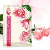 Увлажняющая тканевая маска для лица с экстрактом розы Bioaqua Rose Moisturizing Mask 30g: Цвет: https://www.kosmetichca.ru/product/uvlazhnyayushchaya-tkanevaya-maska-dlya-litsa-s-ekstraktom-rozy-bioaqua-rose-moisturizing-mask-30g/
Тканевая маска с ароматным натуральным соком розы придает коже гладкость и сияние, улучшает ее цвет, оказывает общее оздоравливающее действие, восстанавливает эластичность и упругость. Помимо экстракта розы содержит экстракты апельсиновой кожуры, орхидеи, камелии, пальмового кактуса и пр. Маска выполнена из трехслойного эластичного материала, который обеспечивает плотное прилегание к коже и способствует ее продолжительному увлажнению. Не содержит парабенов, искусственных пигментов, компонентов животного происхождения, бензофенона, триклозана. Экстракт розы, сотни лет популярной в косметике, может похвастаться широким спектром действия: питательным, омолаживающим, успокаивающим, матирующим, тонизирующим, и многими, многими другими! Розовое масло способствует выравниванию тона и рельефа кожи, со временем устраняя рубцы и шрамы, моментально освежая и матируя. Витамин С, антиоксидант, защищает кожу от солнца и неблагоприятной экологии, стимулирует регенерацию и обновление клеток, способствует выработке эластина, коллагена и гиалуроновой кислоты. Последние два компонента также входят в состав маски: коллаген заполняет морщины изнутри, а гиалуроновая кислота удерживает воду в клетках, оказывая мощный увлажняющий эффект.