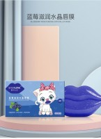 Гидрогелевые патчи для губ SERSANLOVE Blueberry Moisten Crystal Lip Mask с экстрактом черники 60g 20шт: Цвет: https://www.kosmetichca.ru/product/gidrogelevye-patchi-dlya-gub-sersanlove-blueberry-moisten-crystal-lip-mask-s-ekstraktom-cherniki-60g-20sht/
Особенности патчей Так, патчи для губ Blueberry Moisten Crystal Lip Mask включают в качестве основного компонента экстракт черники. Этот компонент отличается омолаживающим, очищающим, противовоспалительным, смягчающим воздействием. Производитель, включивший экстракт в состав патчей для губ, обещает: Подтягивание кожи. Увлажнение. Питание. Разглаживание. Продукт отлично увлажняет и освежает кожу. Патчи симпатично смотрятся на лице, фотографии с такими повсеместно публикуются в интернете. Из других преимуществ отмечается приятный аромат средства. С научной точки зрения черника воздействует на состояние капилляров за счет антоциана. Компонент часто присутствует в антивозрастной косметике. Оно влияет на количество глутатиона в коже. Из-за недостатка вещества начинаются частые воспалительные процессы. Антоциан восполняет количество недостающих элементов и нивелирует негативные явления. Воздействие патчей Благодаря гидрогелевым патчам для губ с черничным экстрактом дерма получает тонизацию, биопитание и однотонность, даже если сильно сухая. У масок также отмечается лифтинговый эффект. Губы приобретают былые параметры буквально после пары процедур. Черничный экстракт в составе натуральный, поэтому отлично насыщает кожу необходимыми витаминами. Губы остаются выровненными и нежными в течение дня после процедуры. Это актуально для обветренной и загрубевшей дермы, нуждающейся в дополнительном уходе после долгой зимы. Использование маски для губ приятная процедура, так как вещества не оставляют неудобства. Удобство еще и в том, что сама процедура не требует выделения времени. Плотное прилегание гидрогеля позволяет заниматься обычными повседневными домашними делами. Стоит учесть, что патчи нужно применять на чистой коже, поэтому придется исключить использование помады и блесков. Возможности использования Для того, чтобы получить сексуальный объем, достаточно осторожно прижать маску к губам, захватывая все участки кожи. В таком положении средство нужно оставить на 15-20 минут. Для улучшения итогового результата можно дополнительно использовать ухаживающее масло или лечебный бальзам. Отзывы о патчах для губ Sersanlove Blueberry Moisten Crystal Lip Mask с экстрактом черники только положительные. Женщины отмечают действенный эффект от средства при регулярности процедур. Производитель не зря предлагает в упаковке сразу 20 масок. Это полный курс, обеспечивающий хорошую результативность. Применение особенно пригодится на фоне весеннего авитаминоза, нехватки витаминов после зимы. Средство обеспечит эффективное восстановление, увлажнение, омоложение, тонизирование, питание.