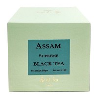 ASSAM Supreme Black tea Bharat Bazaar (Ассам Суприм Черный чай, Бхарат Базар), 100 г.: У нас Вы можете купить ASSAM Supreme Black tea Bharat Bazaar (Ассам Суприм Черный чай, Бхарат Базар), 100 г. по низкой цене, с доставкой по всей России. Артикул: 8901052081042 Наличие: Есть в наличии Производитель: Bharat Bazaar

ОПИСАНИЕ ТОВАРА Ассам обладает пряным, немного цветочным ароматом с необычными для чёрного чая медовыми нотками. Индийский штат Ассам (в котором выращивают и производят одноименный чай) расположен в долине реки Брахмапутры, в жарком и влажном климате. Именно эта местность является родиной ассамской разновидности чайного куста. В дикой природе растение может достигать высоты до 20 метров, но на плантациях ему не дают вырастать более 2 метров (для удобства сбора). Ассамское дерево достаточно неприхотливо и дает хороший урожай. Ассамы, наряду с Дарджилингами, считаются самыми знаменитыми индийскими чаями. Как и все "субтропические" чаи, Ассам крепко заваривается, дает настой красивого насыщенного цвета, который часто сравнивают с цветом корочки бисквита. Чай Ассам обычно имеет яркий и насыщенный оранжевый или красноватый настой с характерным несильным «солодовым» ароматом. Ассамы обычно более терпкие и крепкие, чем дарджилинги, но менее ароматные. В аромате ассама часто присутствуют легкие медовые нотки, не характерные для чаев других сортов. Ассам прекрасно сочетается с молоком, сахаром и лимоном. Цвет упаковки и наклейки может отличаться в зависимости от партии. * мы стараемся предоставлять только актуальную информацию о продукции. Но иногда обновления могут появляться с задержкой. Дизайн упаковки может отличаться от представленного на сайте. ** не является лекарственным средством