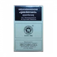 HRIDAYARNAVARASAM, Kottakkal Ayurveda (ХРИДАЯРНАВАРАСАМ, для сердца, Коттаккал Аюрведа), 100 таб.: У нас Вы можете купить HRIDAYARNAVARASAM Kottakkal Ayurveda ХРИДАЯРНАВАРАСАМ для сердца Коттаккал Аюрведа  таб по низкой цене с доставкой по всей России Артикул id Наличие есть в наличии Производитель Kottakkal  ОПИСАНИЕ ТОВАРА Эта формула создана для людей страдающих врожденным пороком сердца а также приобретенными сердечными осложнениями после тяжелых ОРЗ и гриппа сопровождавшихся высокой температурой Как правило это приводит к растяжению или повреждению митрального клапана сердца что впоследствие вызывает шумы в сердце В основном такая ситуация происходит в детском или подростковом возрасте Такое также возможно если взрослый человек перенес острую форму гриппа quotна ногахquot за рулем автомобиля и тп Хридая арнаварасам питает сердечную мышцу расслабляя ее обогащая кислородом принося питательные элементы в кровоток Выравнивает работу митрального клапана сердца В состав этой формулы входят золы и пеплы лекарственных растений бхашмы Сердечный тоник Принимать при хронических проблемах сердечной мышцы полученных вследствие перенесённых простудных заболеваний в тяжелой форме а также тем кто имеет врожденный порок сердца Хридая арнаварасам используется для лечения сердечных заболеваний связанных с тяжестью в грудной клетке и дппноэ  легочного фиброза и легочной гипертензии сердечных заболеваниях Капха происхождения Стенокардия Влияние на Тридоша  уравновешивает Капха ДОЗИРОВКА При обычной патологии в зависимости от веса и возраста  пилюли  раза в день Одну утром натощак одну перед сном В других случаях необходимо проконсультироваться с доктором При высоком артериальном давлении показаны аюрведические синергетики Арджун Кардимап и Сарпал Это лекарство содержит компоненты золы металов поэтому его следует принимать только в указанной дозировке СОСТАВ Shuddha Parada Shuddha Gandhaka Tamra Bhasma Kakamachi Triphala ДппноэОдышка диспноэ  нарушение частоты и глубины дыхания сопровождающееся чувством нехватки воздуха При заболеваниях сердца одышка появляется при физической нагрузке а затем и в покое особенно в горизонтальном положении вынуждая больных сидеть ортопноэ Приступы резкой одышки чаще ночные при заболеваниях сердца  проявление сердечной астмы одышка в этих случаях инспираторная затруднён вдох Экспираторная одышка затруднён выдох возникает при сужении просвета мелких бронхов и бронхиол например при бронхиальной астме или при потере эластичности лёгочной ткани например при хронической эмфиземе лёгких Мозговая одышка возникает при непосредственном раздражении дыхательного центра опухоли кровоизлияния и т д ИССЛЕДОВАНИЯ Клинические иследования Hridayarnava  стенокардия  после оценки клинических исследований этот препарат был способен помочь  пациентам умеренное улучшение  у  и   пациентов не показали никаких улучшений Оценка Генотоксического потенциала Hridayarnava Раса Гербо Минералометаллическая аюрведическая композиция Согласно классической инструкции и Hrudayarnav РАН было проведено на швейцарских белых беспородных мышах в течение  дней подряд Зарегистрированные данные показали что обе испытанные образцы Hridayarnava Rasa не обладают генотоксическим потенциалом в экспериментальных условиях и могут быть безопасно использованы  мы стараемся предоставлять только актуальную информацию о продукции Но иногда обновления могут появляться с задержкой Дизайн упаковки может отличаться от представленного на сайте  не является лекарственным средством