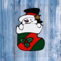 Наклейка на стекло "Снеговик в новогоднем носке" 9х15 см: 