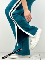: Цвет: https://vk.com/photo-211100476_457256331
женские брюки 
 хорошее качество 
 42-44-46-48_50 -52
Ткань Двухнитка