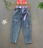 Джинсы: Цвет: https://vk.com/photo-198651429_457309194
с ремнем 
 Размеры; 146,152 рост 
 В размер идут 
 Хороший качество джинсы 
 Пр-во Китай
