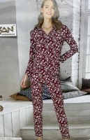 : Цвет: https://vk.com/photo-166028129_457288225
Пижама для женщин рубашка +брюки . 
От Турецкого производителя ZKAN 
Турция 
Нежная пижама из хлопка - это вещь, 
которая создана для удовольствия 
: 
S(40-42),
M(42-44), 
L(44-46);
Производство Турция 
Материал: 95% хлопок , 5% эластан .
Хлопок высококачественный.
Садовод 24/37
Можно штучно через посредника , 
Мы бронируем товар