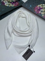 : Цвет: https://vk.com/photo-169968679_457333607
платки новый - теплые - натуральный 
  100% шелк
 набор (коробка и пакет + платки) : 300р