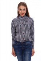 Блуза Деми-Р: Состав:  Штапель (100% хлопок)
Классическая женская блузка прямого кроя с длинным рукавом на пуговицах, воротник стойка.