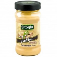 Кунжутная паста "Тахин" SITOGLU 300 гр: Кунжутная паста (Тахини) SITOGLU легко можно совместить с любым блюдом. Подходит для веганов. 100 % кунжутная паста.
Тахини получают путем шелушения и обжаривания семян кунжута (Sesamum indicum), а затем измельчения их в каменных мельницах. Тахини не содержит никаких добавок. Это питательный продукт благородя высоким содержанием белка (25%). В дополнение к этому, тахини содержит кунжутное масло, которое содержит около 60%. Тахини главный ингредиент хумуса, одно из самых всемирно полярных блюд восточной кухни.
Хорошо помешайте перед употреблением
Без ГМО, не содержит глютена, глюкозного или фруктозного сиропа.
Подходит для веганского питания. 
Приготовьте салат с Тахини:
SITOGLU - это семейный бизнес, основанный в 1996 году как небольшое производственное предприятие площадью 200 м2 в Турецком городе Малатья. Сегодня компания работает в закрытом 9.000 м2 современном производственном объекте площадью 20.000 м2 со 120 сотрудниками и ежедневной производительностью 50 тонн.
Мы производим варенье, варенье без добавления сахара, фруктовые спреды, тахини (кунжутную пасту), пекмез, халву, фруктовые экстракты и гранатовый соус (наршараб).
Все наша продукция веганская, натуральная, без глютена и без ГМО.
Вес (нетто): 300 г
Упаковка: Стеклянная банка
Энергетическая ценность (калорийность) 100 г. продукта: 648 кКал/2681 кДж
Пищевая ценность 100 г. продукта: Жиры: 56 г., Насыщенные жиры: 8.6 г., Углеводы: 11 г., Белки: 20 г.
Ингредиенты: Кунжут 100 %
Страна производство: Турция
Производитель: ŞİTOĞLU GIDA İNŞ. İTH. İHR. SAN. VE TİC. LTD. ŞTİ.
Адрес производство: Organize Sanayi Bölgesi 2. Cadde No:9 Yeşilyurt Malatya/Турция.
Условия хранения: Хранить в прохладном и сухом месте вдали от прямых солнечных лучей при комнатной температуре. После вскрытия хранить в холодильнике.
Срок годности: 2 года
Халяль Сертификат: Да