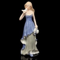 Сувенир керамика "Девушка с голубем в руках" 23х8,5х7,5 см: 