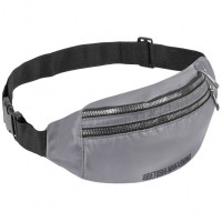 HIDETOSHI WAKASHIMA "Oikamanai" Waist Bag grey: Цвет: Brand: HIDETOSHI WAKASHIMA Shell: 100% polyester Inner Material: 100% polyester Brand lettering on the front Dimensions: length 30 x height 12 x depth 10 in cm adjustable strap with clip closure wearable as Belt-, Shoulder Bag or crossbody a main compartment with zipper a front pocket with zipper a zip pocket on the back safe and practical storage directly on the body Offers enough space for the most important items on the go (e.g. keys, mobile phone, etc.) pleasant wearing comfort NEW, with tags &amp; original packaging
https://www.sportspar.com/hidetoshi-wakashima-oikamanai-waist-bag-grey