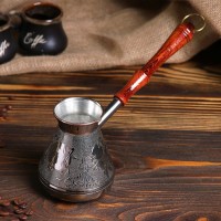 Турка для кофе медная «Гранат», 0,4 л: Цвет: Приготовление кофе в турке или джезве — древний обычай, который сохранился до наших дней. Варить кофе вручную — удовольствие и красивый восточный ритуал.Современные любители кофе отдают предпочтение медным туркам. Медь обладает равномерной теплопроводностью, что позволяет приготовить кофе, отличающийся изысканным ароматом.Эта турка имеет узкое горлышко и специальное внутреннее покрытие из пищевого олова, которое предохраняет медь от окисления.
: Россия
