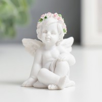 Сувенир полистоун "Белоснежный ангел с венком из роз сидит" 5х3,5х4,3 см: 