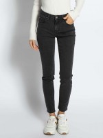 Lee Scarlett High Jeans , anthrazit: Цвет: https://www.dress-for-less.de/lee-scarlett-jeans--grau/A0014538.html
Прибаляем цифру 6 к размеру в цифрах для получения российского размера