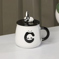 Кружка керамическая с крышкой и ложкой «Панда», 450 мл, цвет белый и чёрный: 