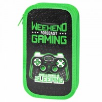 Пенал ЮНЛАНДИЯ, 2 отделения, ламинированный картон, конгрев, 19х11 см, "Gaming", 272294: Цвет: Пенал ЮНЛАНДИЯ идеально подходит для хранения ручек, карандашей и прочих канцелярских товаров. Удобная молния с металлическим бегунком с трех сторон, прочные резинки для размещения до 28 предметов внутри.
: ЮНЛАНДИЯ
: Россия
: Школа
: Пеналы
: Пеналы каркасные
Материал пенала – ламинированный картон с цветной печатью, ярким дизайном и объемным рисунком – конгревом. Основа пенала – плотный картон, обшитый тканью по краям, с тканевым торцом. Такая конструкция отличается износостойкостью и прочностью, поможет защитить канцелярские принадлежности от повреждений.Внутри пенала – два отделения, на каждой створке которых прочно пришиты резинки для канцелярских принадлежностей, внутренняя часть выполнена из картона с глянцевой ламинацией с узором. Пенал имеет стандартный размер 19х11 см, что позволяет легко размещать его в ранце, рюкзаке или сумке. Хорошая наполняемость пенала дает возможность держать все необходимые для уроков канцтовары в порядке, в одном месте.Пенал упакован в ПЭТ-пакет с европодвесом, что защищает его от повреждений во время транспортировки, а также помогает разместить его в торговом зале с удобством для покупателей.