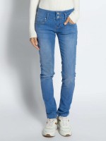 LTB Zena Jeans , hellblau: Цвет: https://www.dress-for-less.de/ltb-zena-jeans-blau/A0011104.html
Прибаляем цифру 6 к размеру в цифрах для получения российского размера