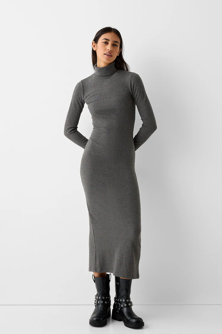 Платье Bershka: https://www.bershka.com/de/lang%C3%A4rmeliges-strickkleid-mit-rollkragen-und-patentmuster-c0p149435019.html?colorId=829