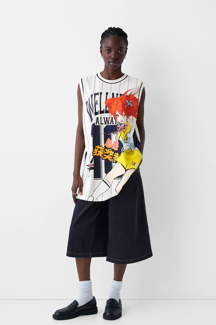 Платье Bershka: https://www.bershka.com/de/sportliches-%C3%A4rmelloses-minikleid-mit-print-c0p157243073.html?colorId=251