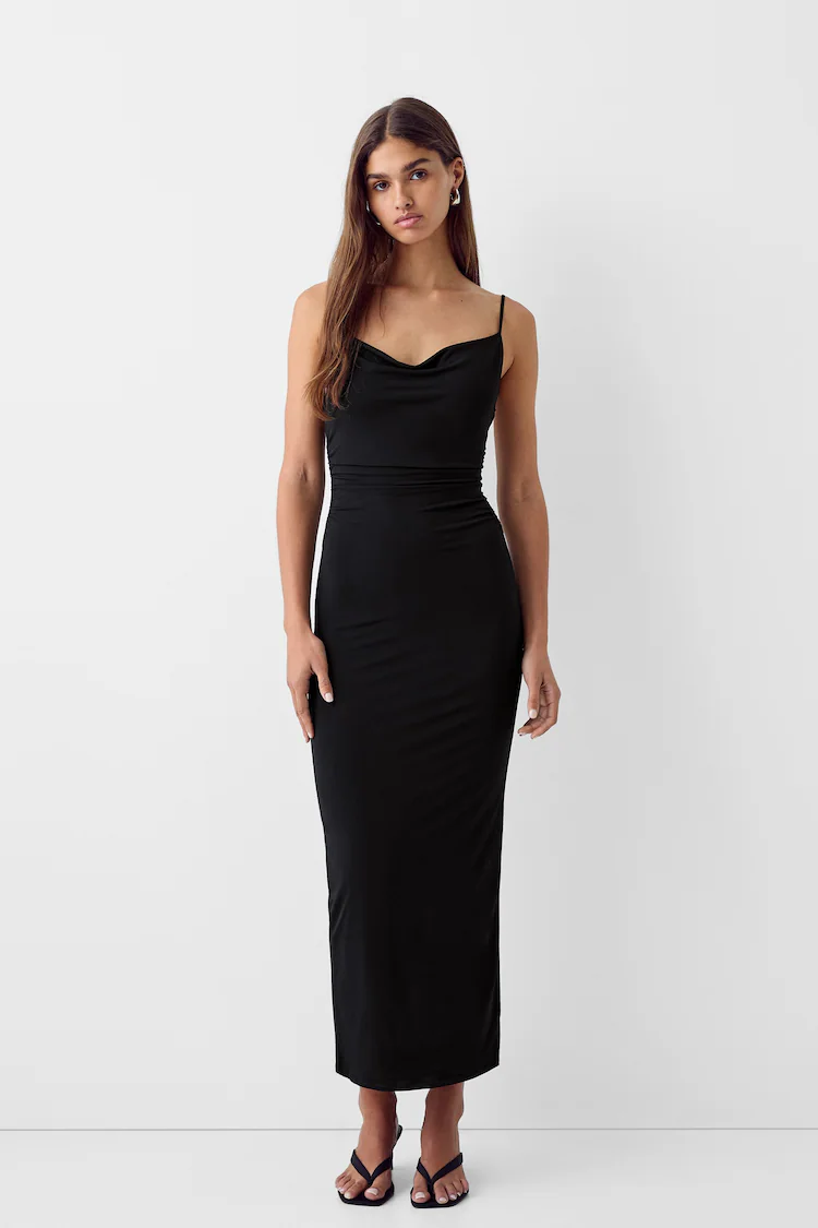 Платье Bershka: https://www.bershka.com/de/langes-kleid-mit-drapierten-tr%C3%A4gern-c0p152624951.html?colorId=800